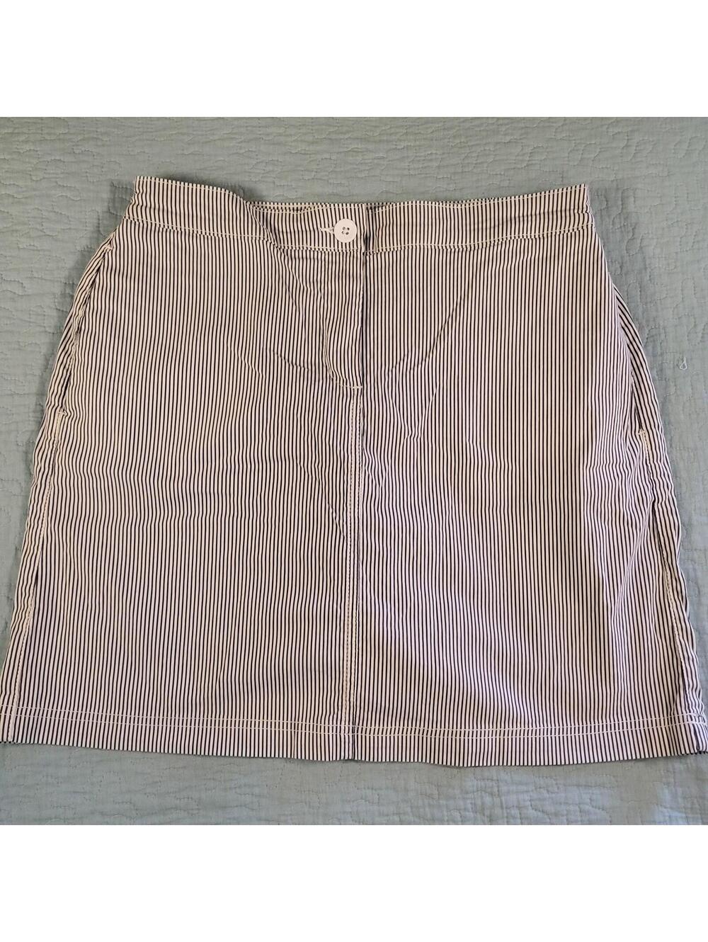 Karen Scott women's striped mini skort  white & navy blue vertical striped sz 8